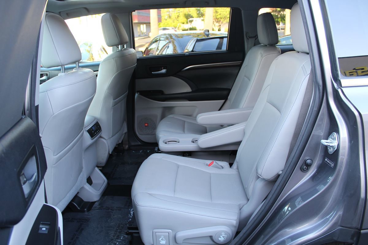 Used 2014 Toyota Highlander Limited AWD/4WD image 28