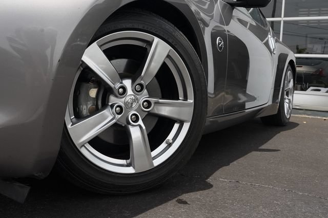 Used 2009 Nissan 370Z Coupe RWD image 28
