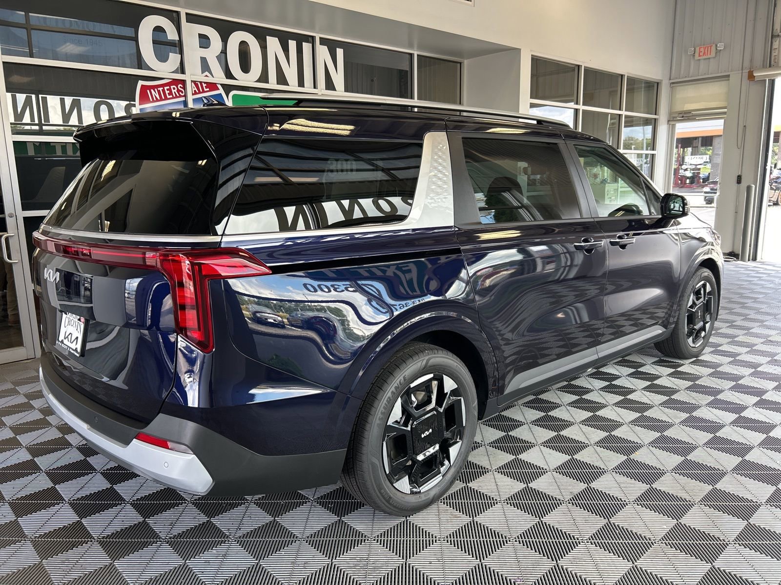 New 2026 Kia Carnival EX image 6