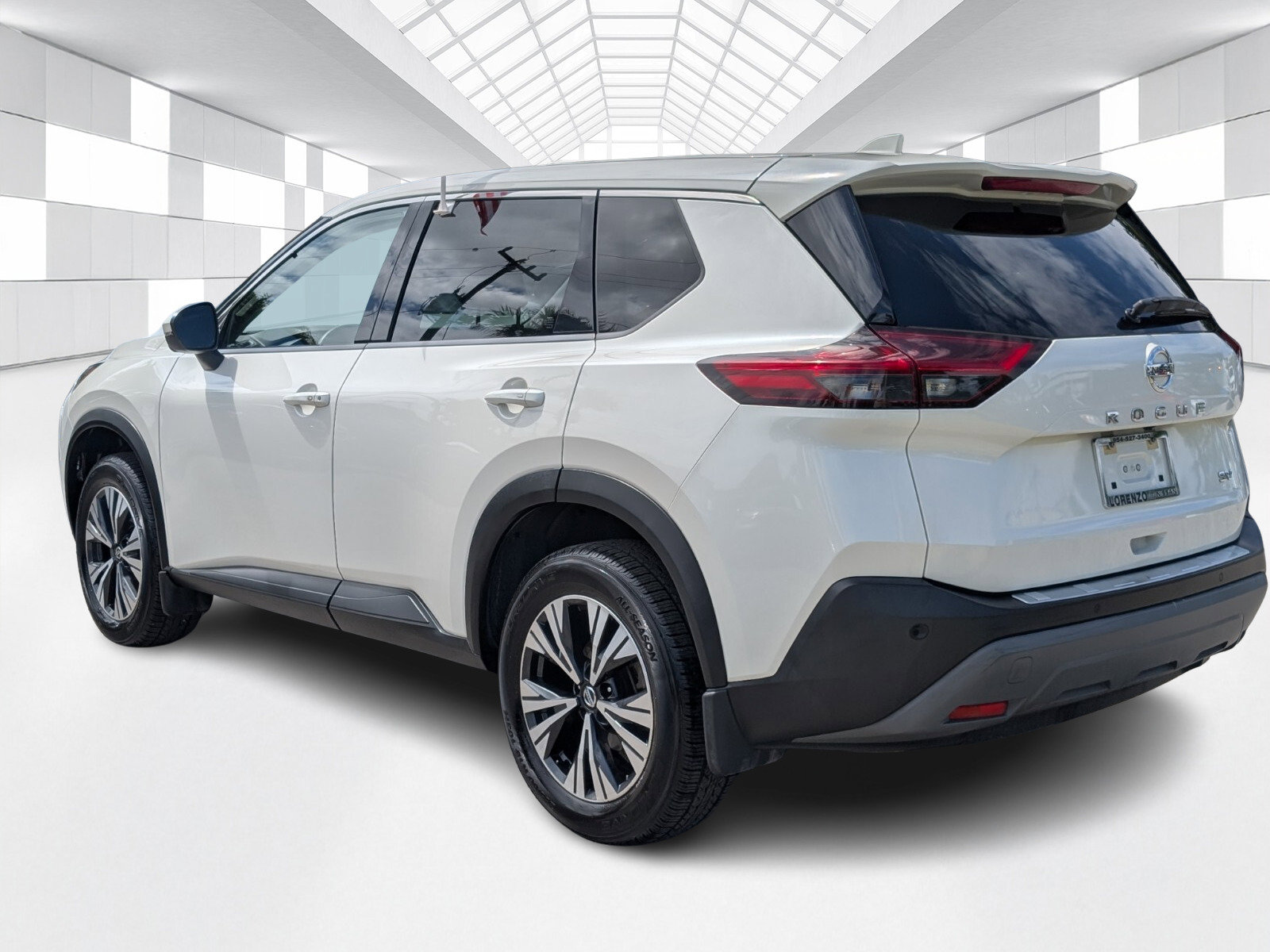 Used 2021 Nissan Rogue SV image 5