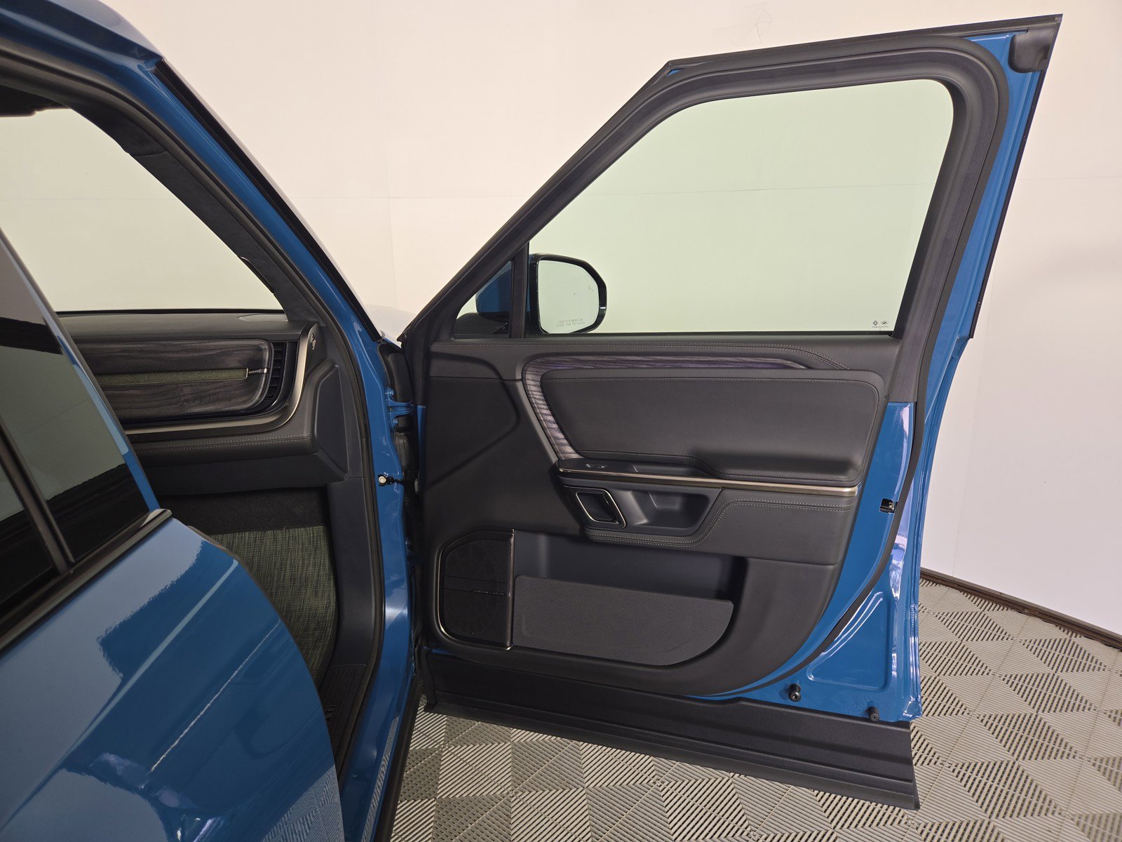 Used 2022 Rivian R1T Adventure image 18