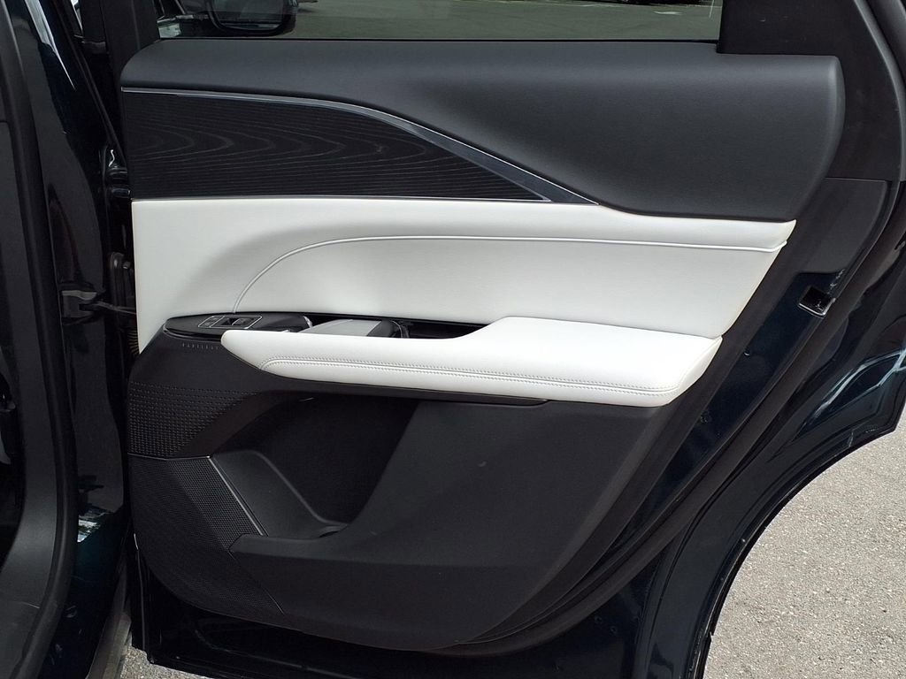 Used 2024 Cadillac Lyriq Luxury w/ LPO, Floor Liner Package AWD/4WD image 15