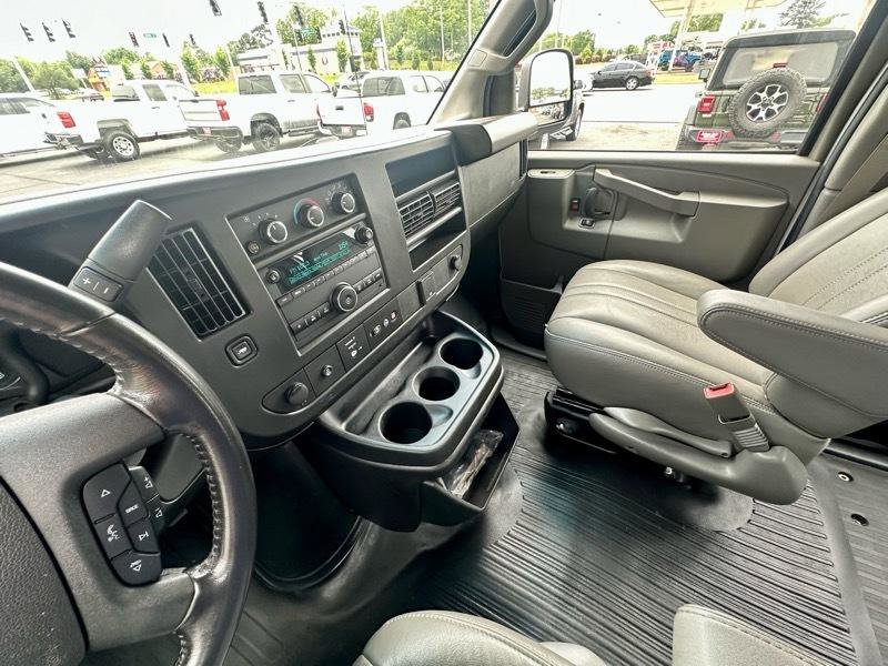 Used 2022 GMC Savana 2500 Extended w/ Driver Convenience Package RWD image 27