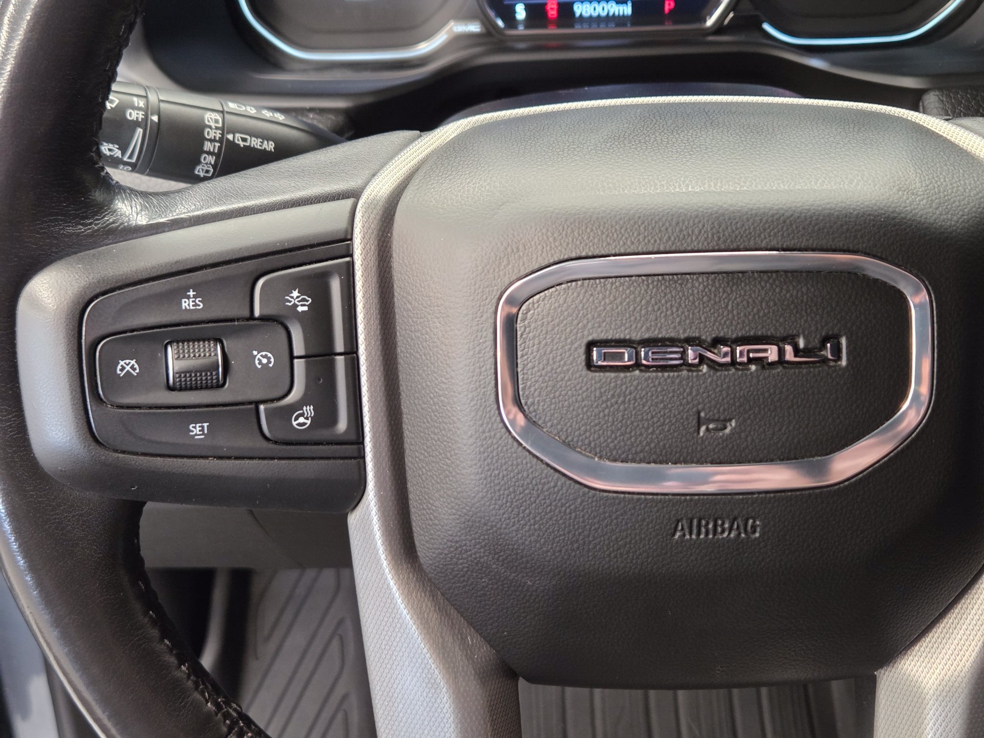 Used 2021 GMC Yukon Denali w/ Denali Premium Package AWD/4WD image 18