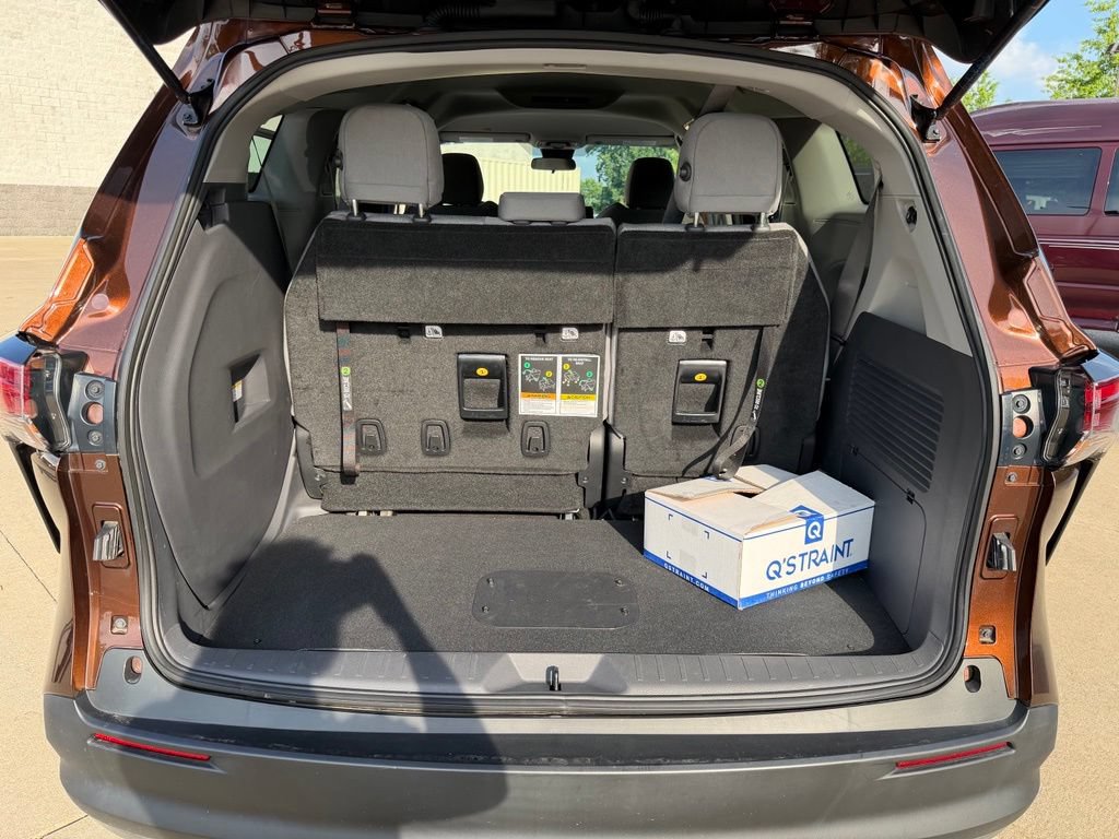 Used 2022 Toyota Sienna LE FWD image 25