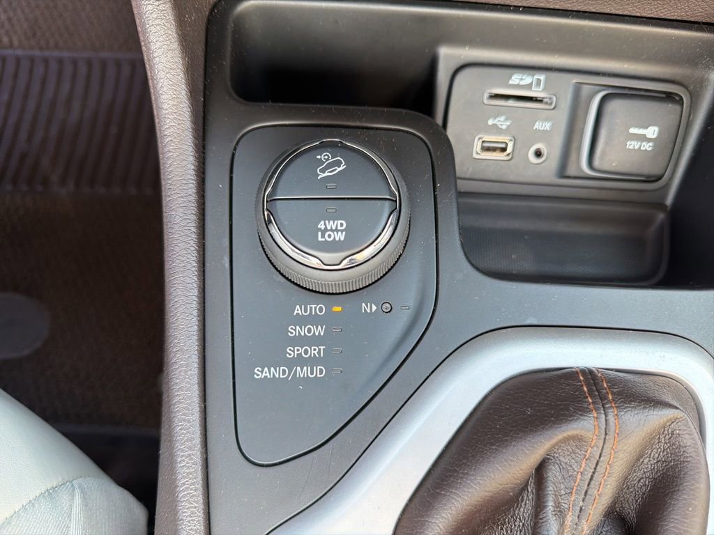 Used 2018 Jeep Cherokee Overland w/ Technology Group image 47