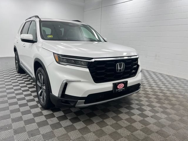 Used 2023 Honda Pilot Touring image 1