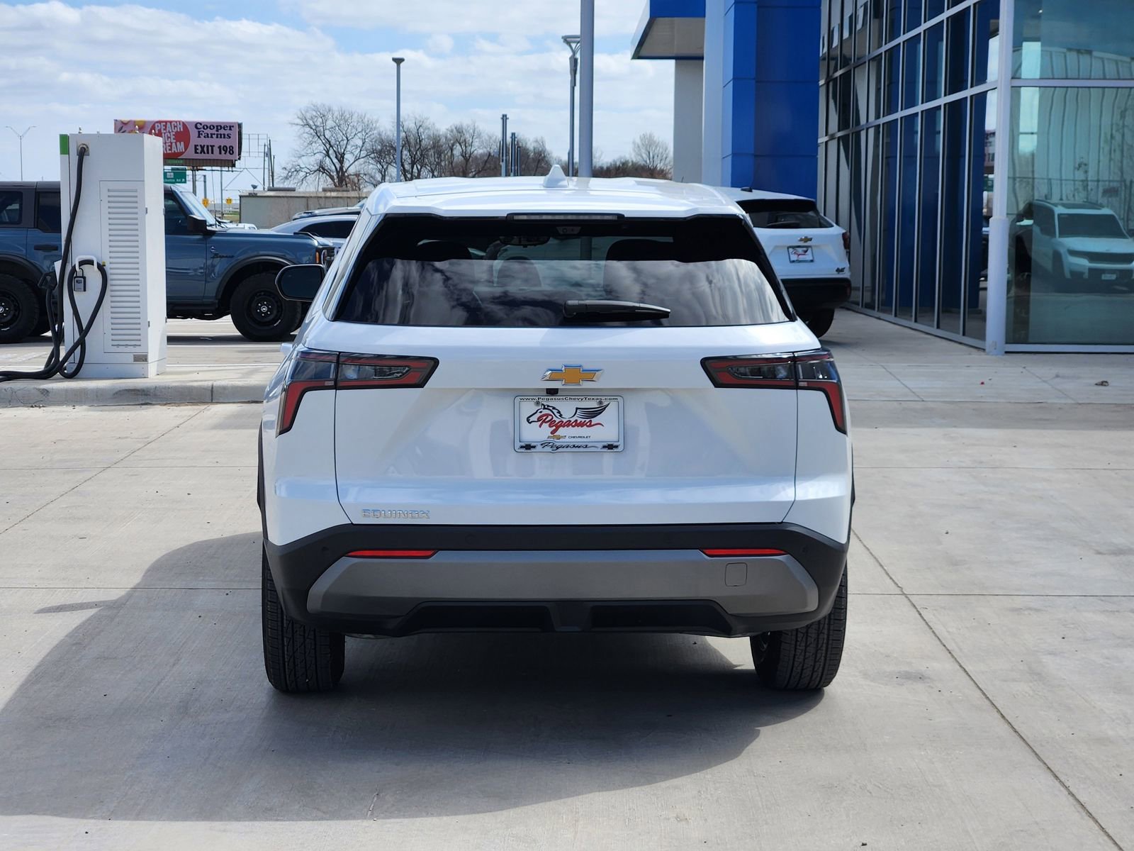 New 2026 Chevrolet Equinox LT w/ Convenience Package II image 8