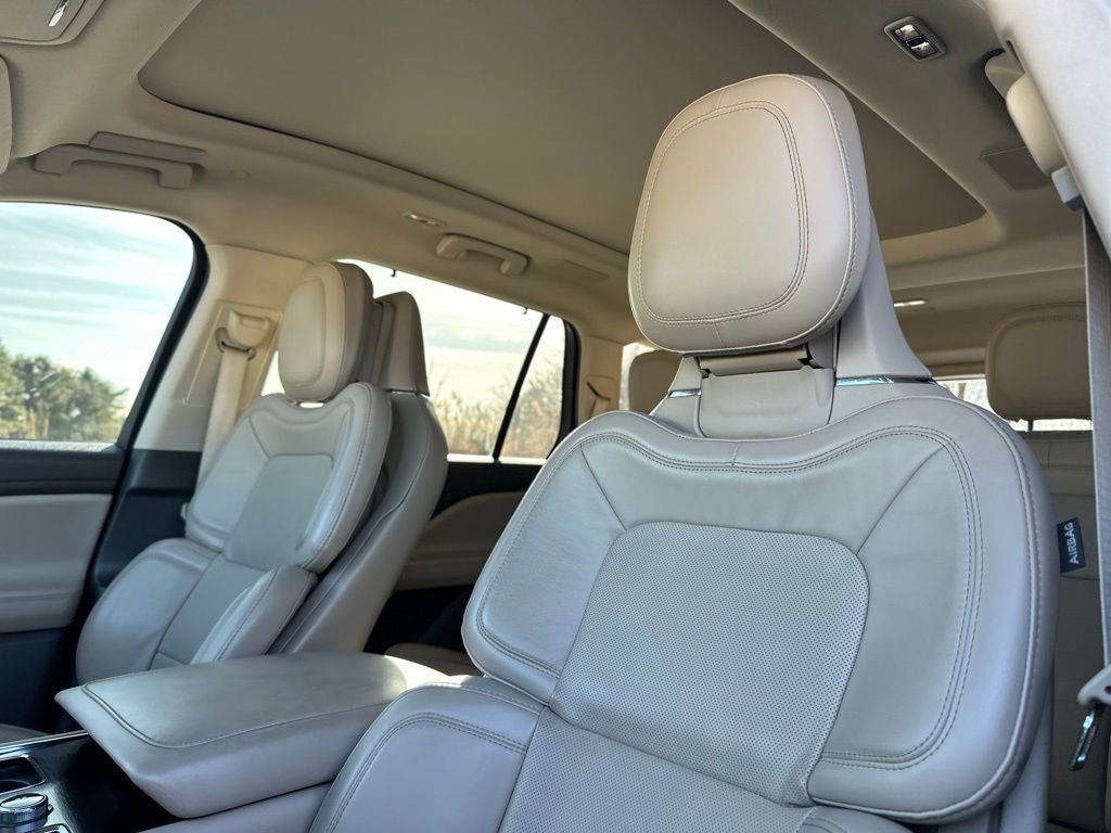 Used 2021 Lincoln Aviator Reserve w/ Equipment Group 202A image 16
