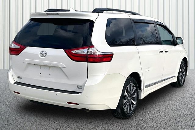 Used 2019 Toyota Sienna XLE w/ XLE Navigation Package image 12