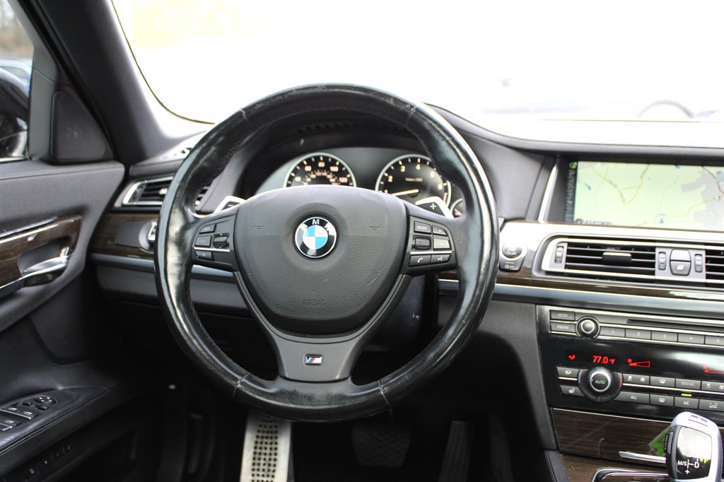 Used 2013 BMW 750i RWD image 13