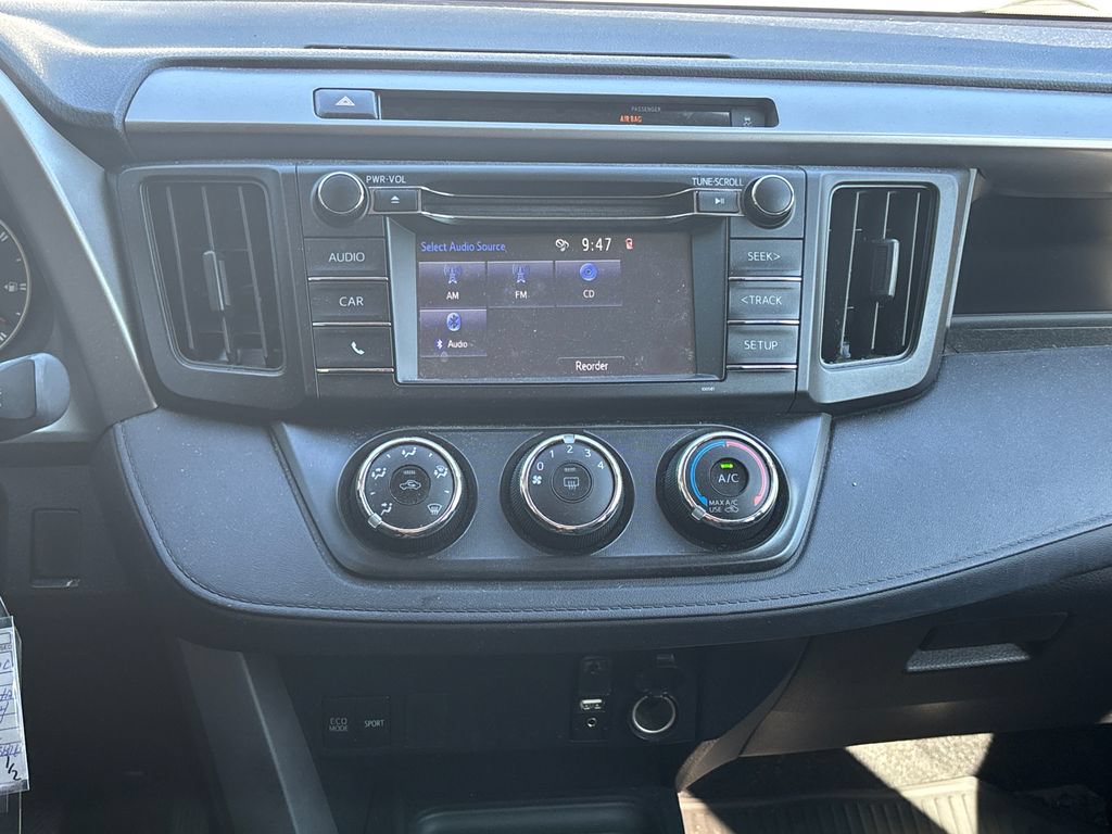 Used 2016 Toyota RAV4 LE AWD/4WD image 19