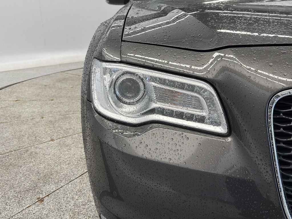 Used 2021 Chrysler 300 Touring L AWD/4WD image 8