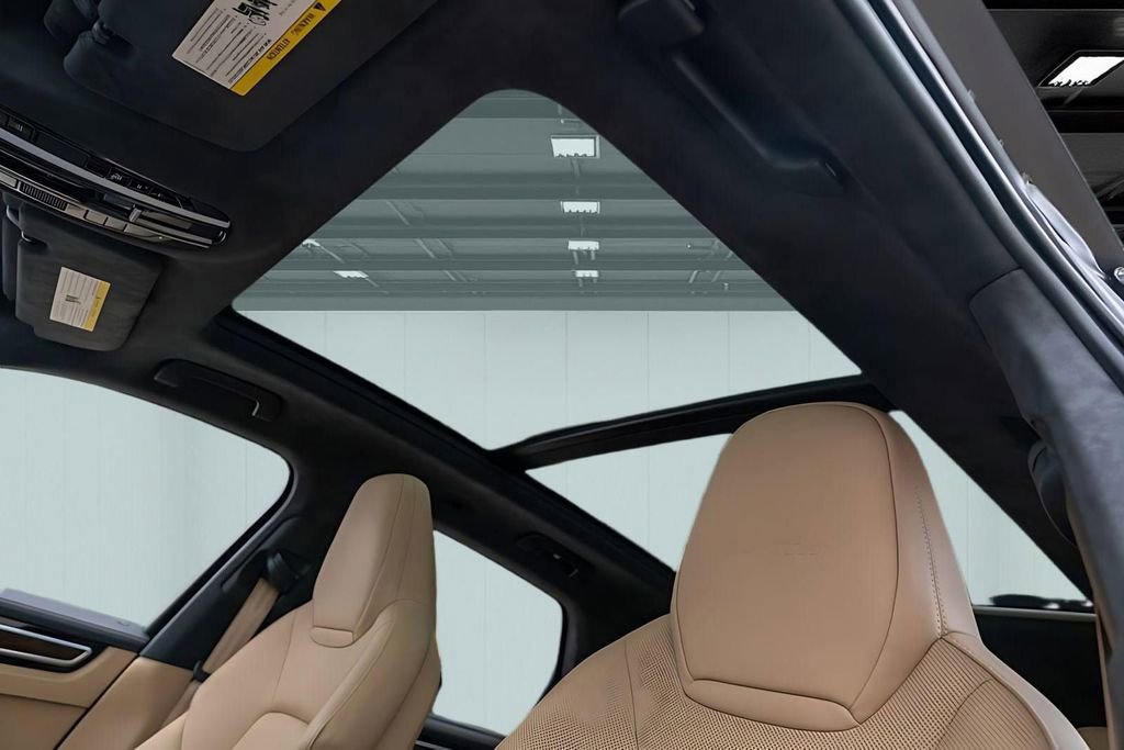 Used 2022 Porsche Cayenne Turbo image 19