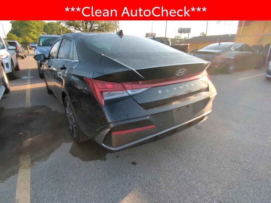 Used 2024 Hyundai Elantra Limited FWD image 4