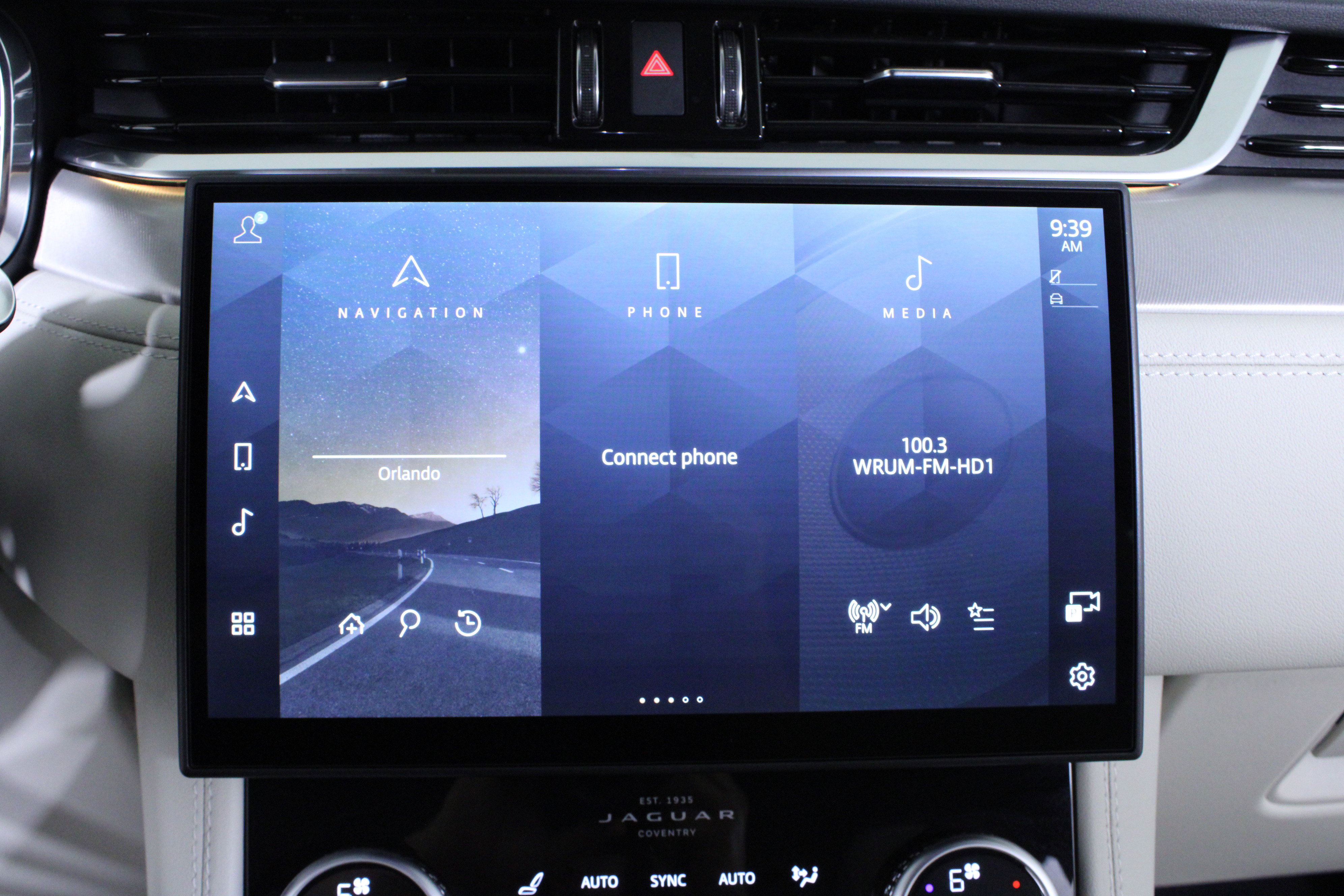 Used 2025 Jaguar F-PACE R-Dynamic S image 27