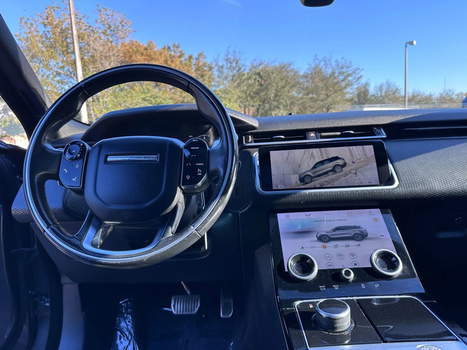 Used 2018 Land Rover Range Rover Velar R-Dynamic SE AWD/4WD image 12