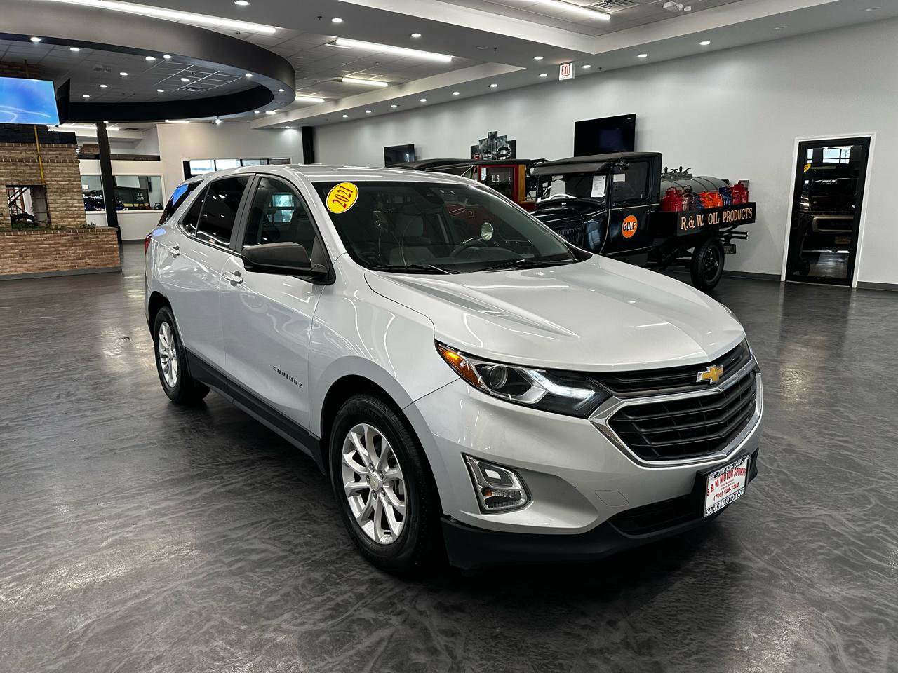 Used 2021 Chevrolet Equinox LS w/ LS Convenience Package FWD image 3