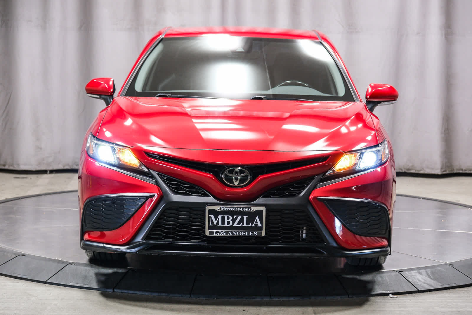 Used 2022 Toyota Camry SE w/ Carpet Mat Package (TMS) FWD image 6