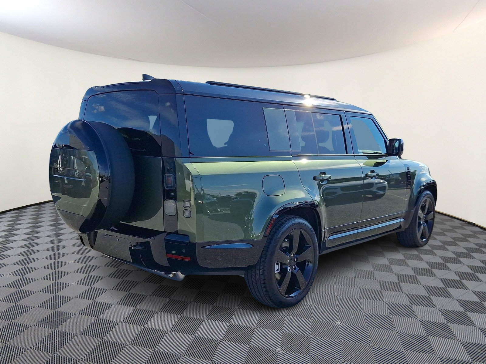 New 2026 Land Rover Defender 130 X-Dynamic SE AWD/4WD image 4