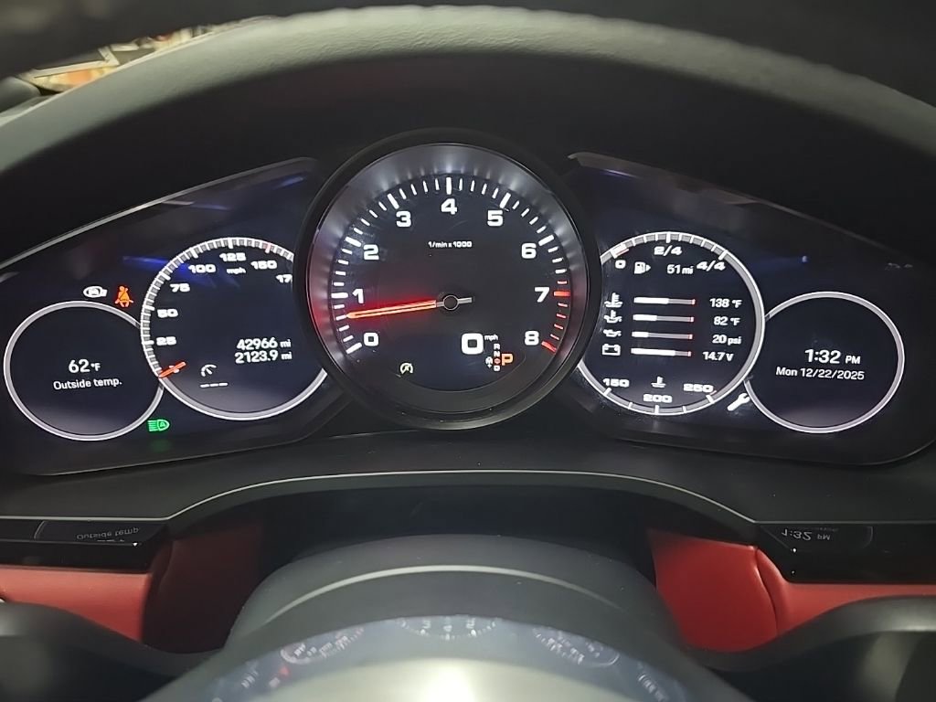 Used 2022 Porsche Cayenne Platinum Edition image 22