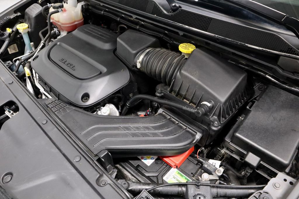 Used 2023 Chrysler Pacifica Touring-L FWD image 15