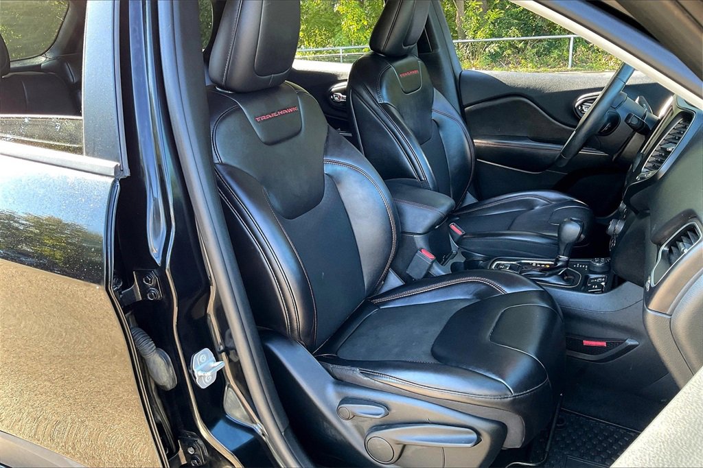 Used 2019 Jeep Cherokee Trailhawk w/ Cold Weather Group image 5