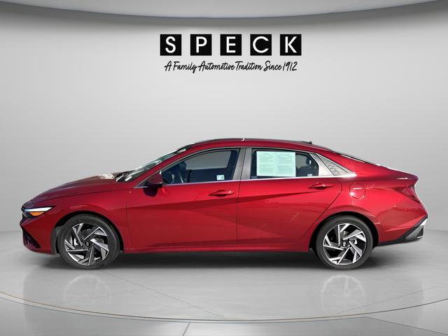Certified 2025 Hyundai Elantra Limited FWD image 2