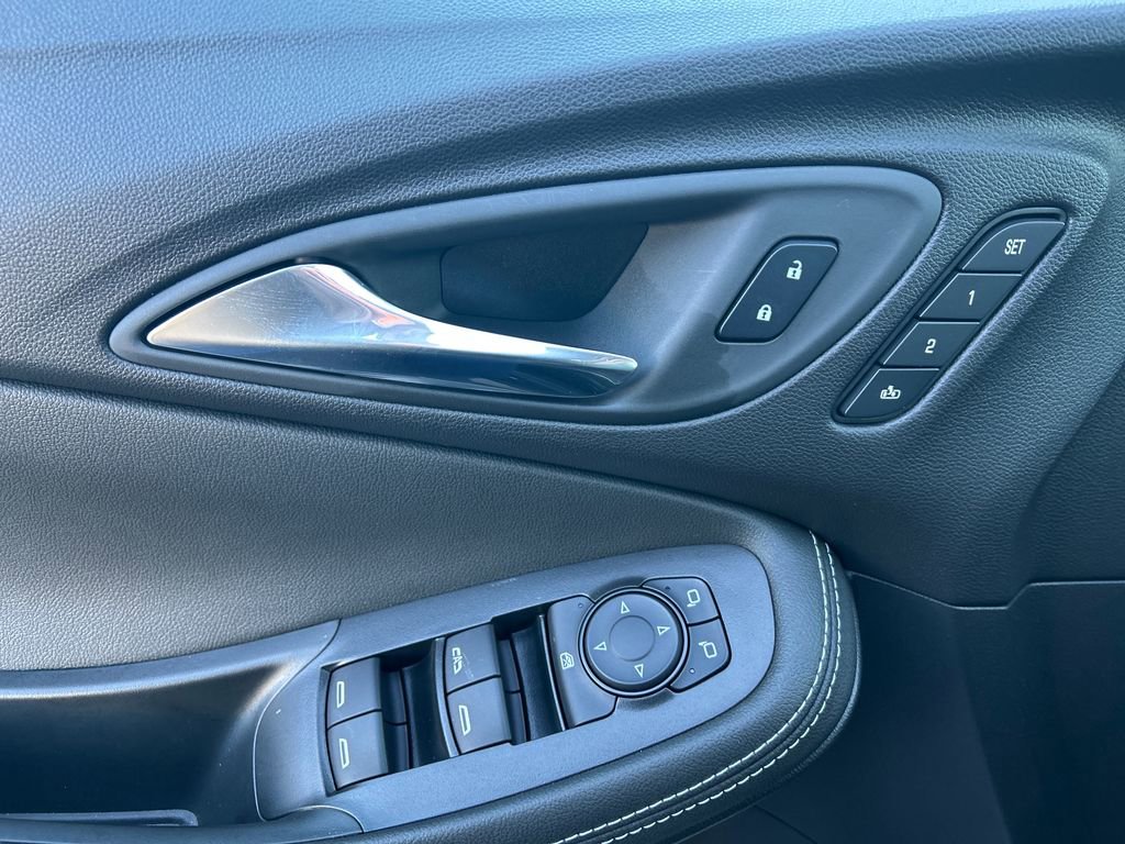 Certified 2025 Buick Encore GX Avenir w/ Avenir Technology Package image 25