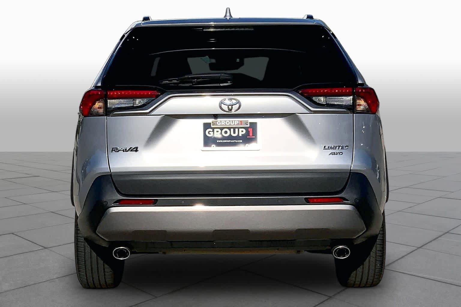 Used 2020 Toyota RAV4 Limited AWD/4WD image 5