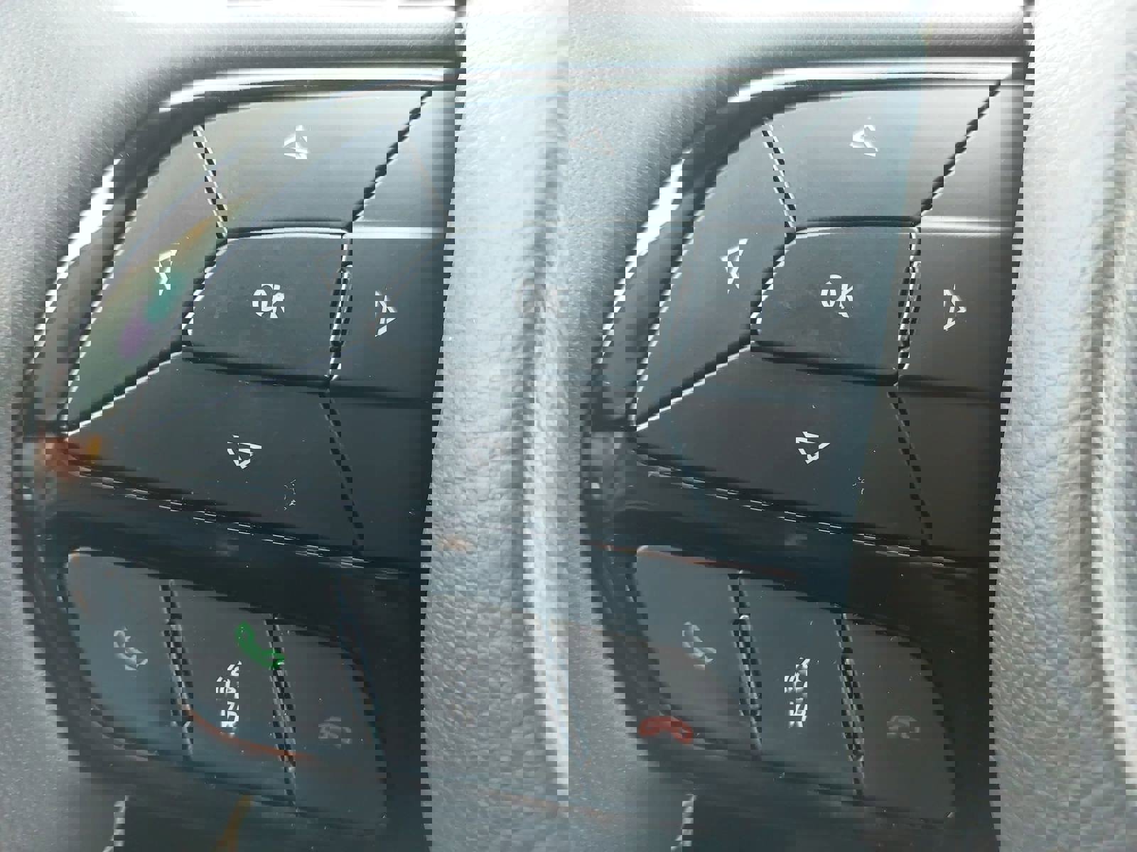 Used 2025 Chrysler Pacifica Limited image 17