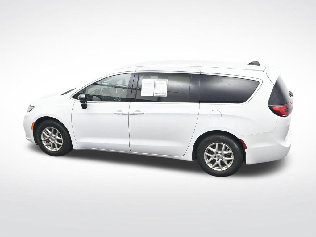 Used 2025 Chrysler Pacifica Select FWD image 31