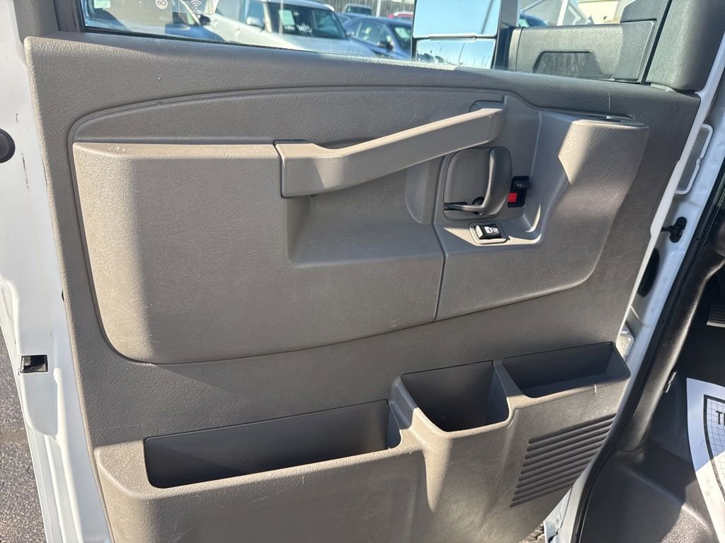 Used 2022 Chevrolet Express 3500 w/ Power Convenience Package image 10