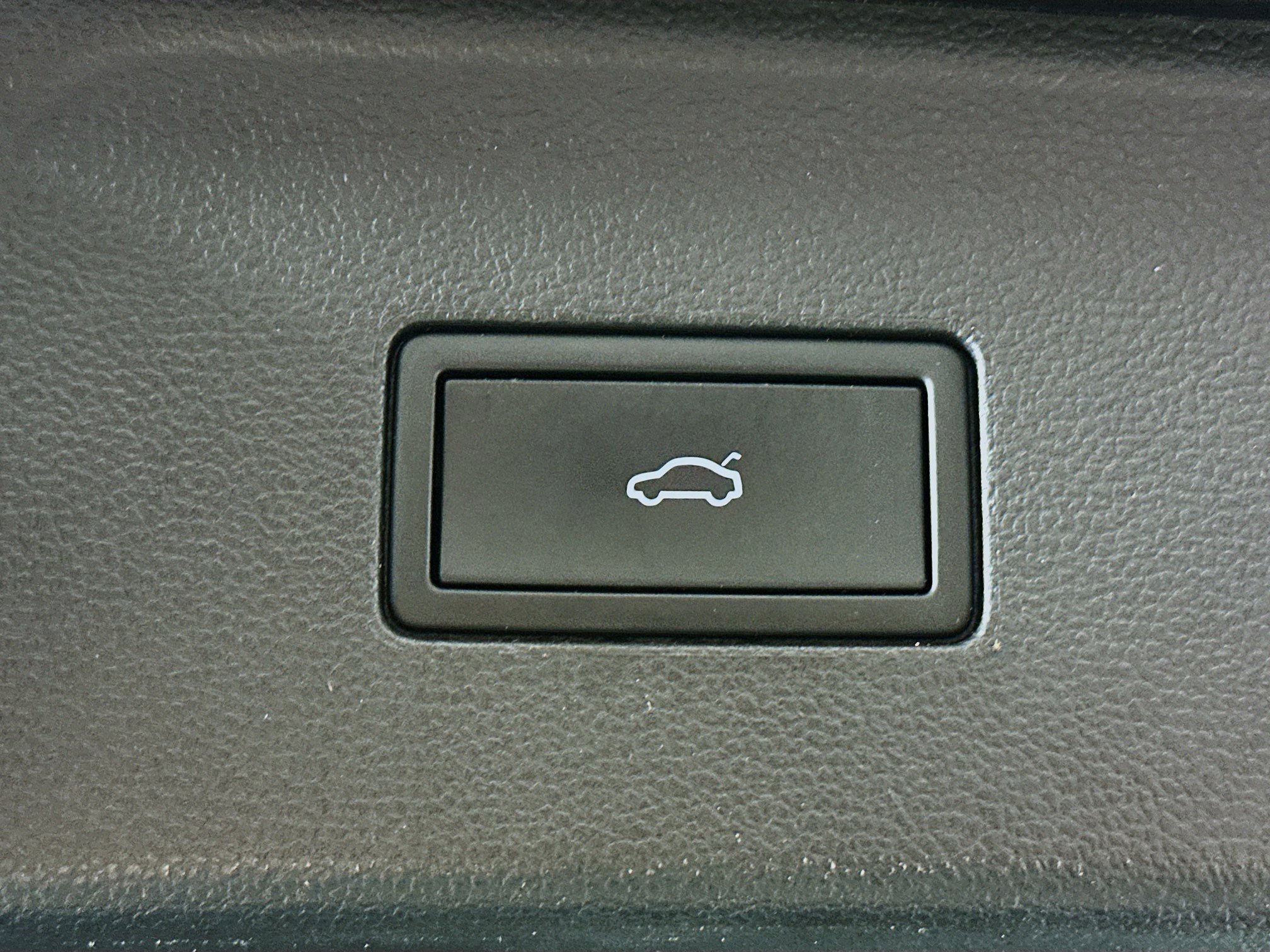 Used 2025 Volkswagen Atlas SE image 30