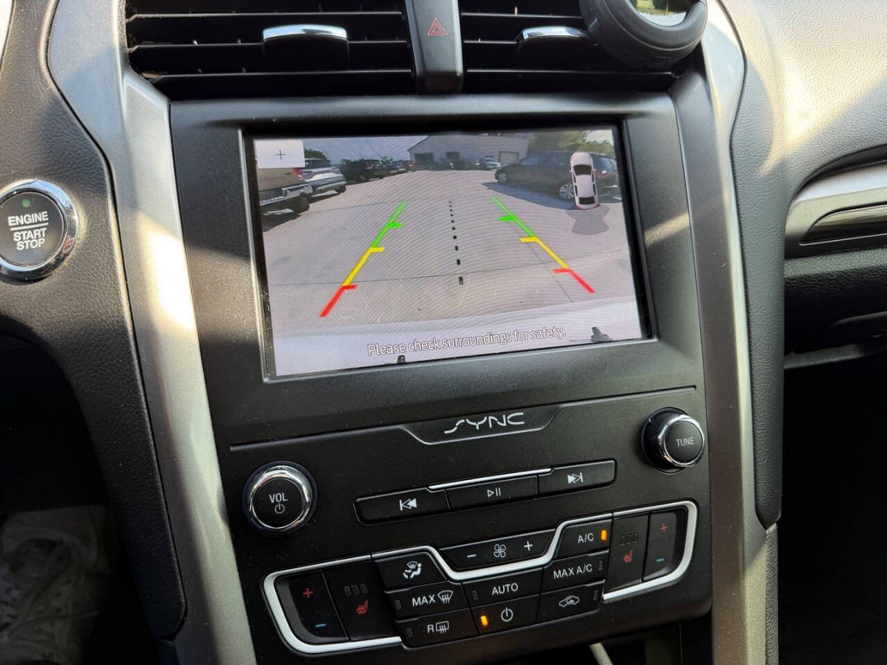 Used 2020 Ford Fusion SEL FWD image 15