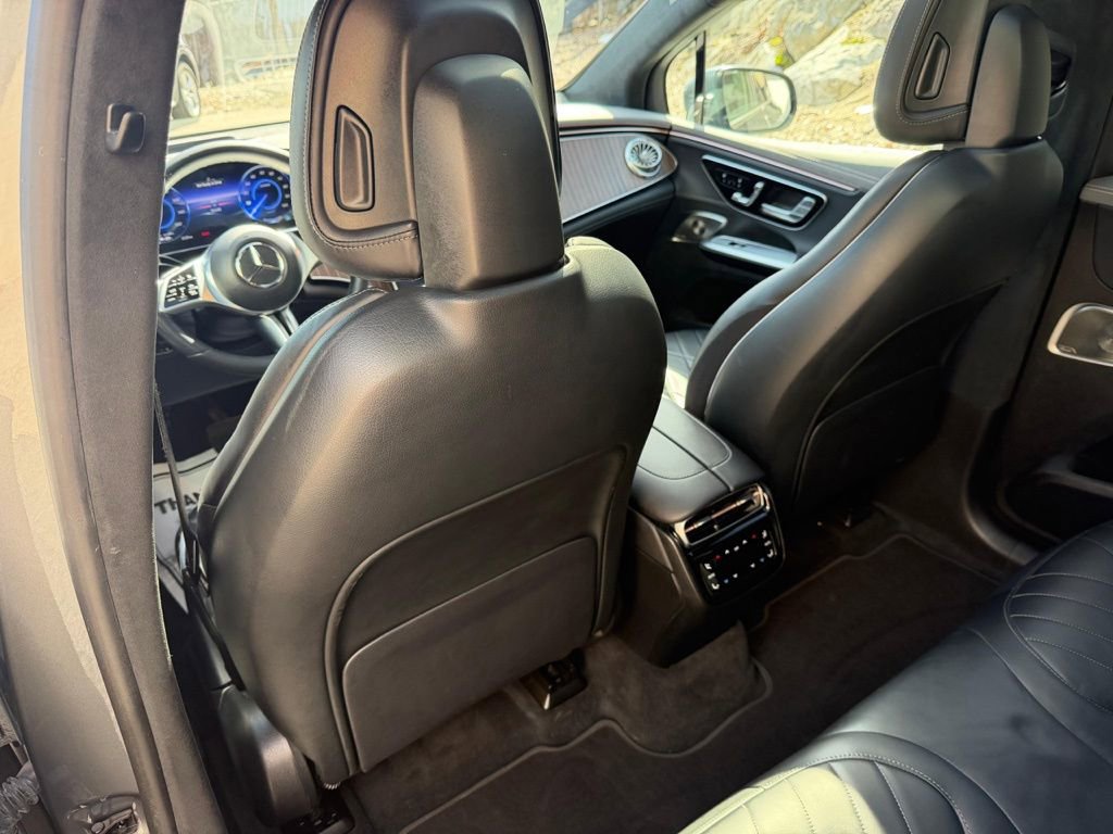 Used 2023 Mercedes-Benz EQE 500 4MATIC SUV image 21