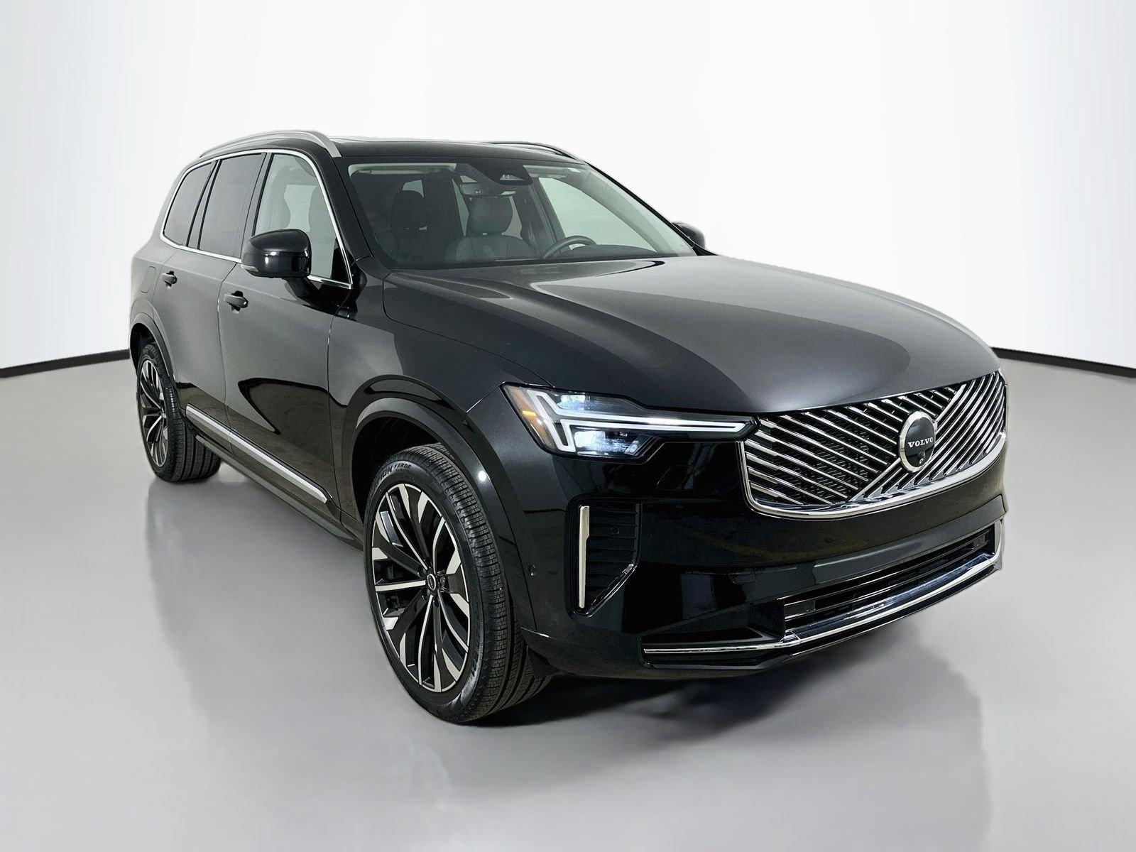 Used 2026 Volvo XC90 B6 Plus w/ Protection Package Premier AWD/4WD image 3