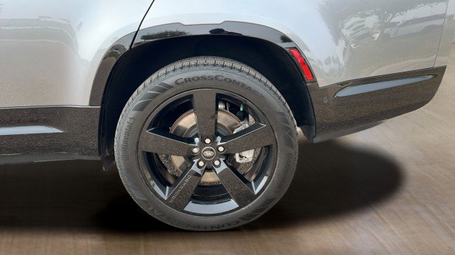 Used 2023 Land Rover Defender 130 X-Dynamic SE image 18