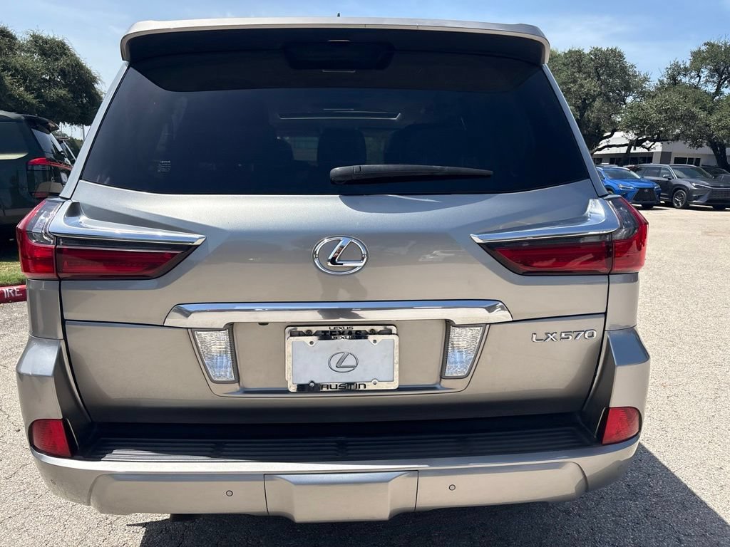 Used 2016 Lexus LX 570 4WD w/ Luxury Package image 4