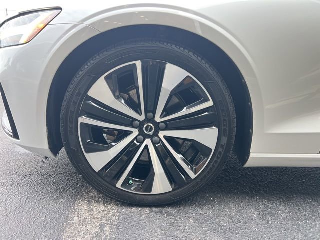Used 2022 Volvo S60 B5 Momentum w/ Premium Package image 4