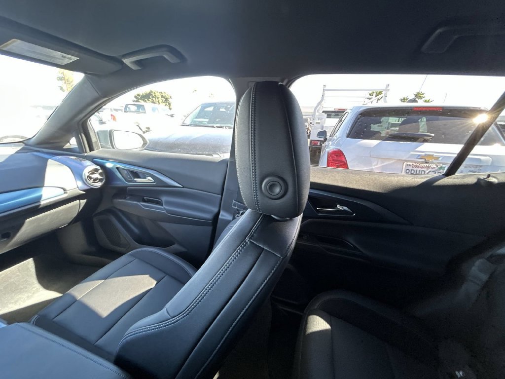 Used 2024 Chevrolet Equinox EV LT FWD image 3