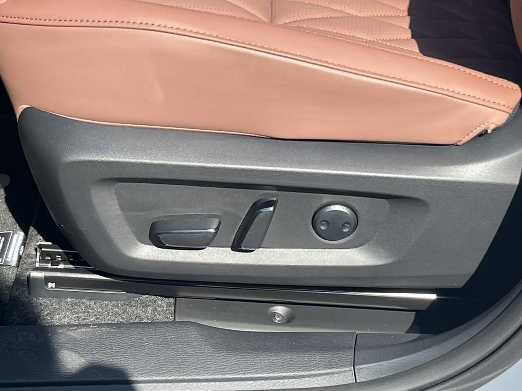 New 2026 Mitsubishi Outlander SEL FWD image 10