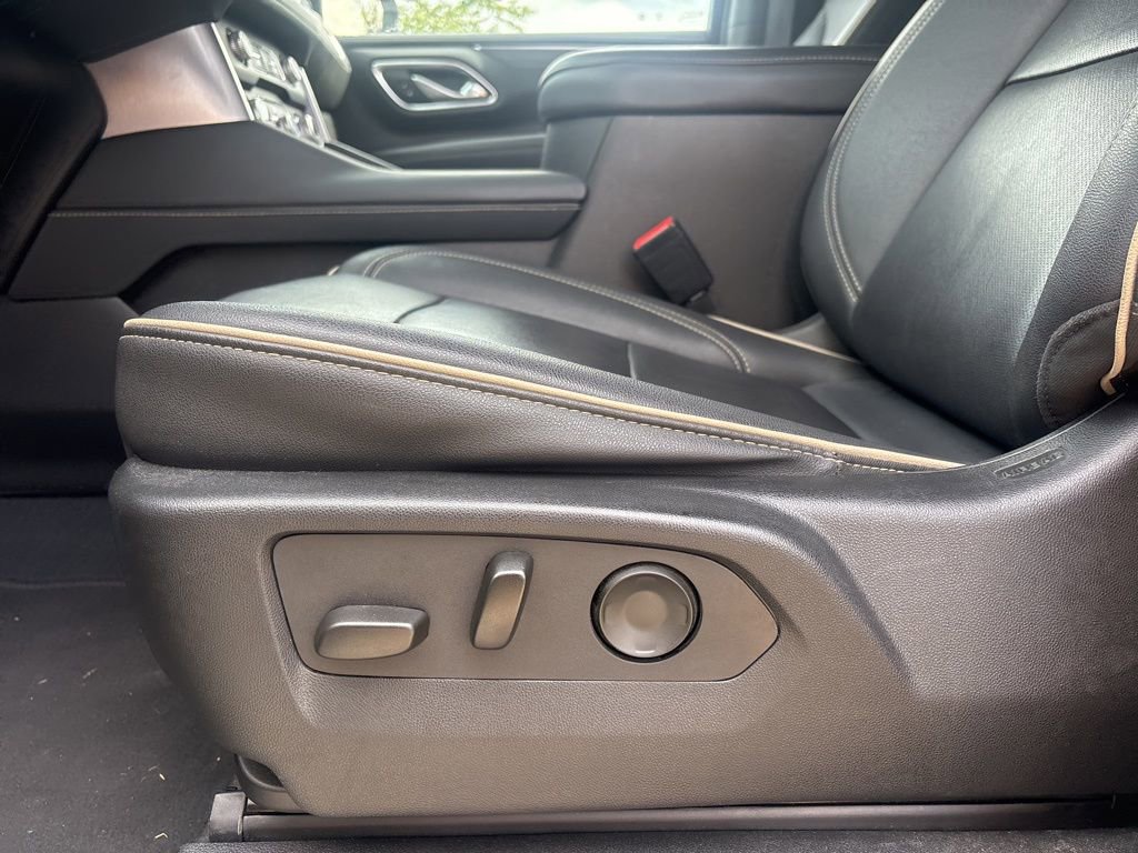 Used 2024 GMC Yukon XL SLT AWD/4WD image 12