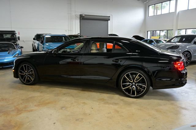 Used 2024 Bentley Flying Spur V8 image 6