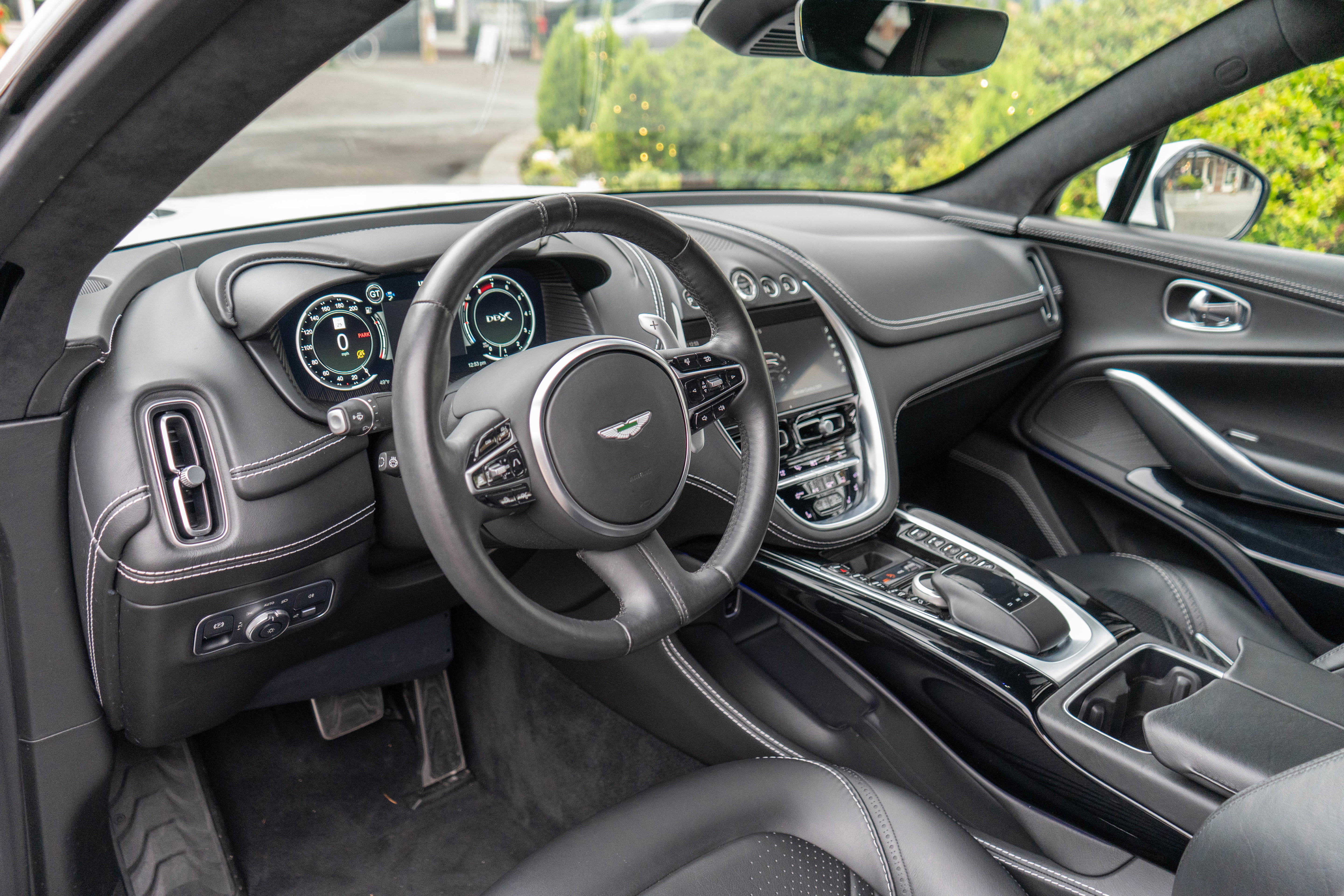 Used 2021 Aston Martin DBX image 3