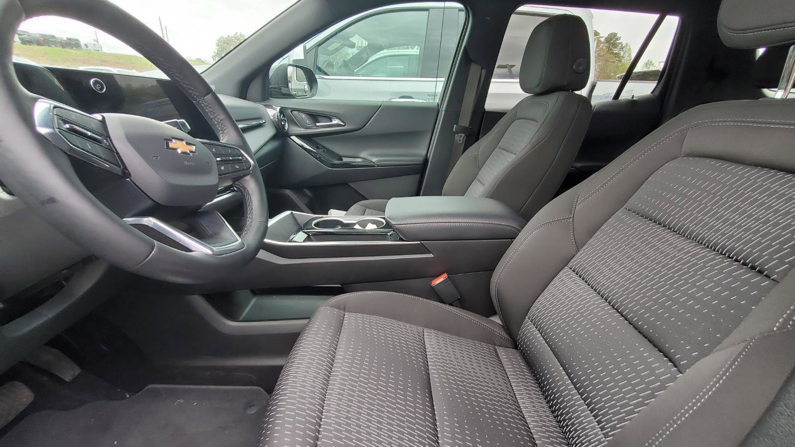 Used 2025 Chevrolet Equinox LT image 3