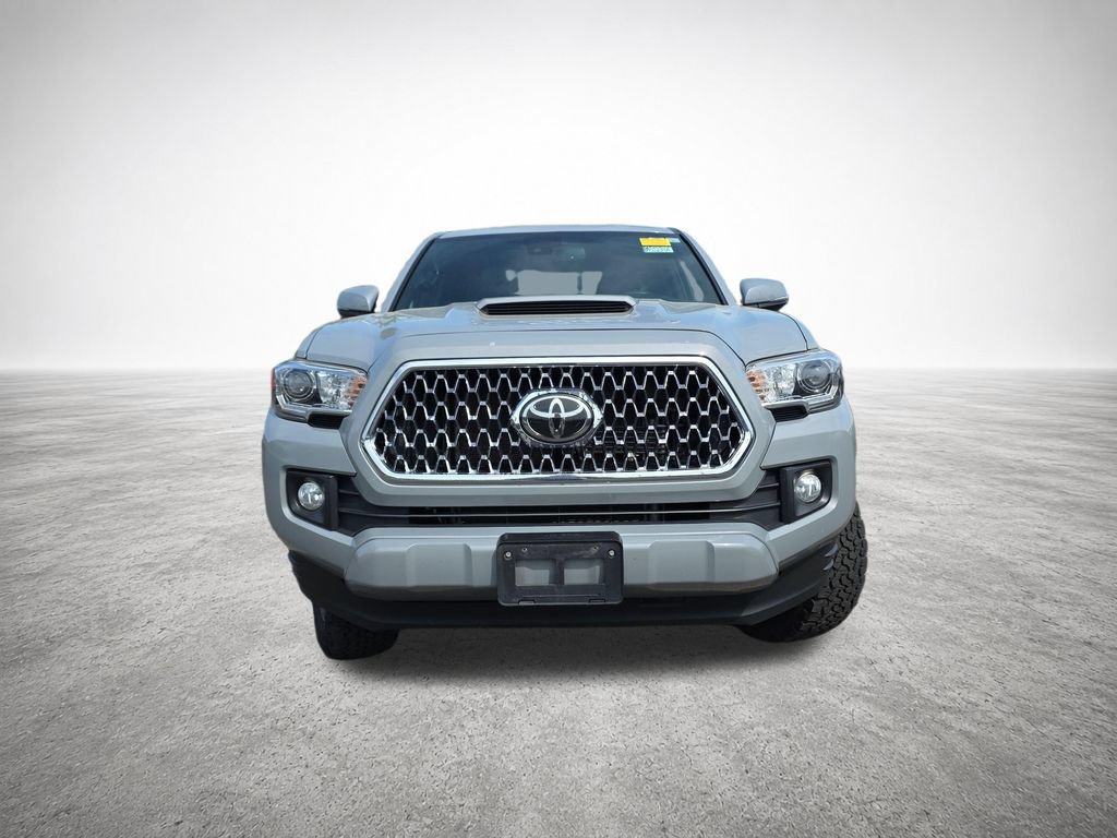 Used 2019 Toyota Tacoma TRD Sport AWD/4WD image 3