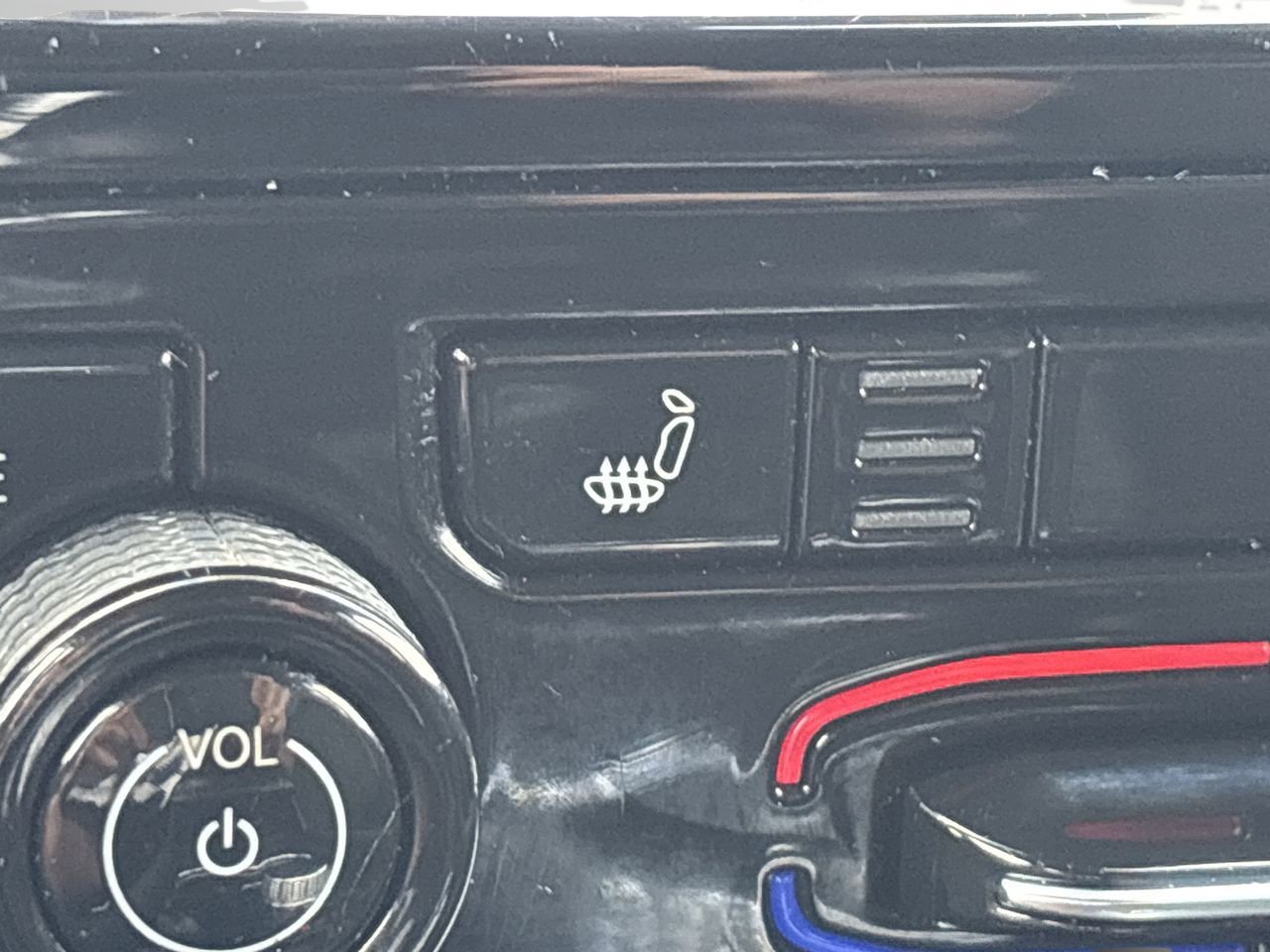 Used 2025 Jeep Grand Cherokee Altitude image 24