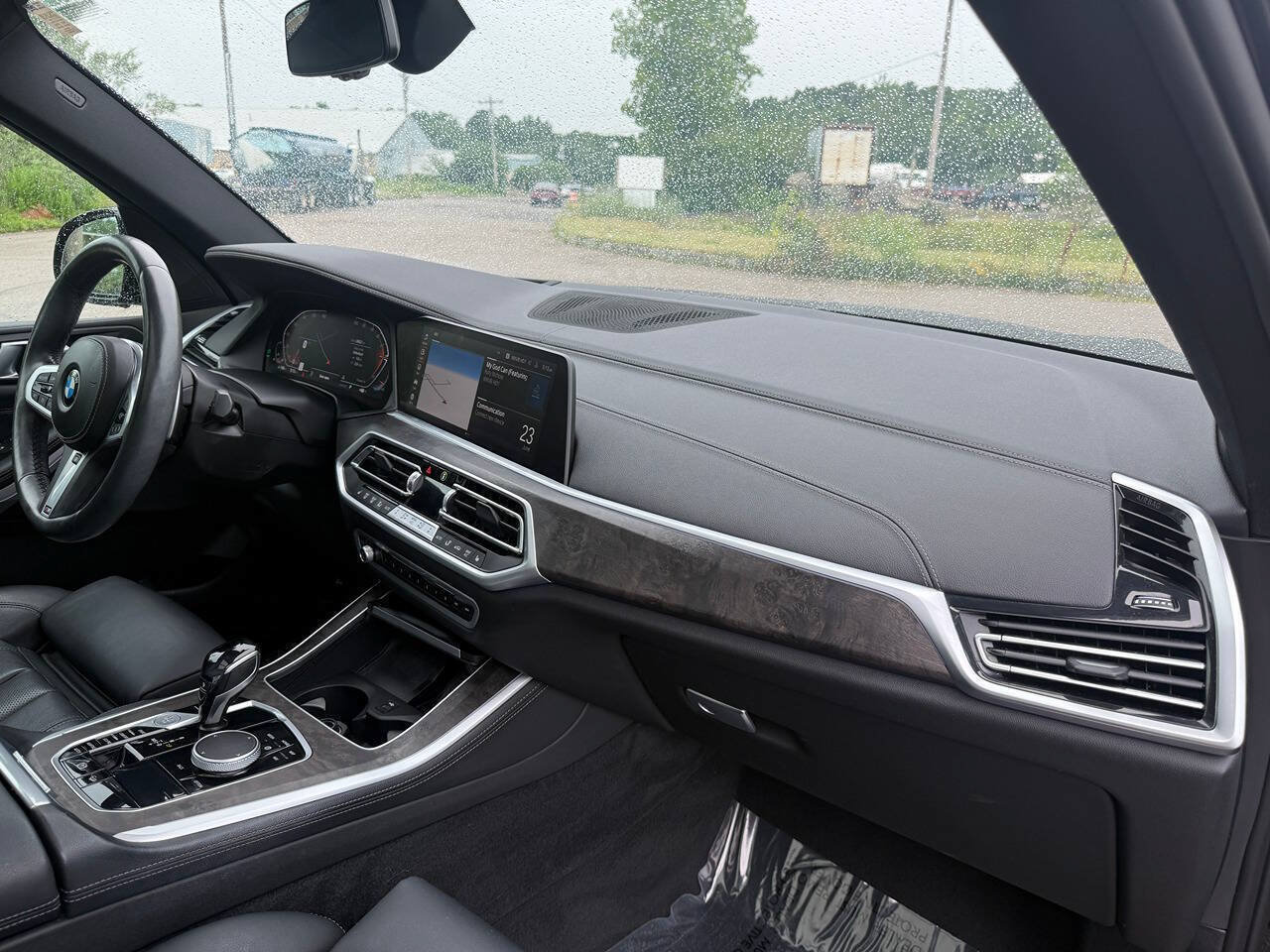Used 2021 BMW X5 xDrive40i w/ M Sport Package AWD/4WD image 18