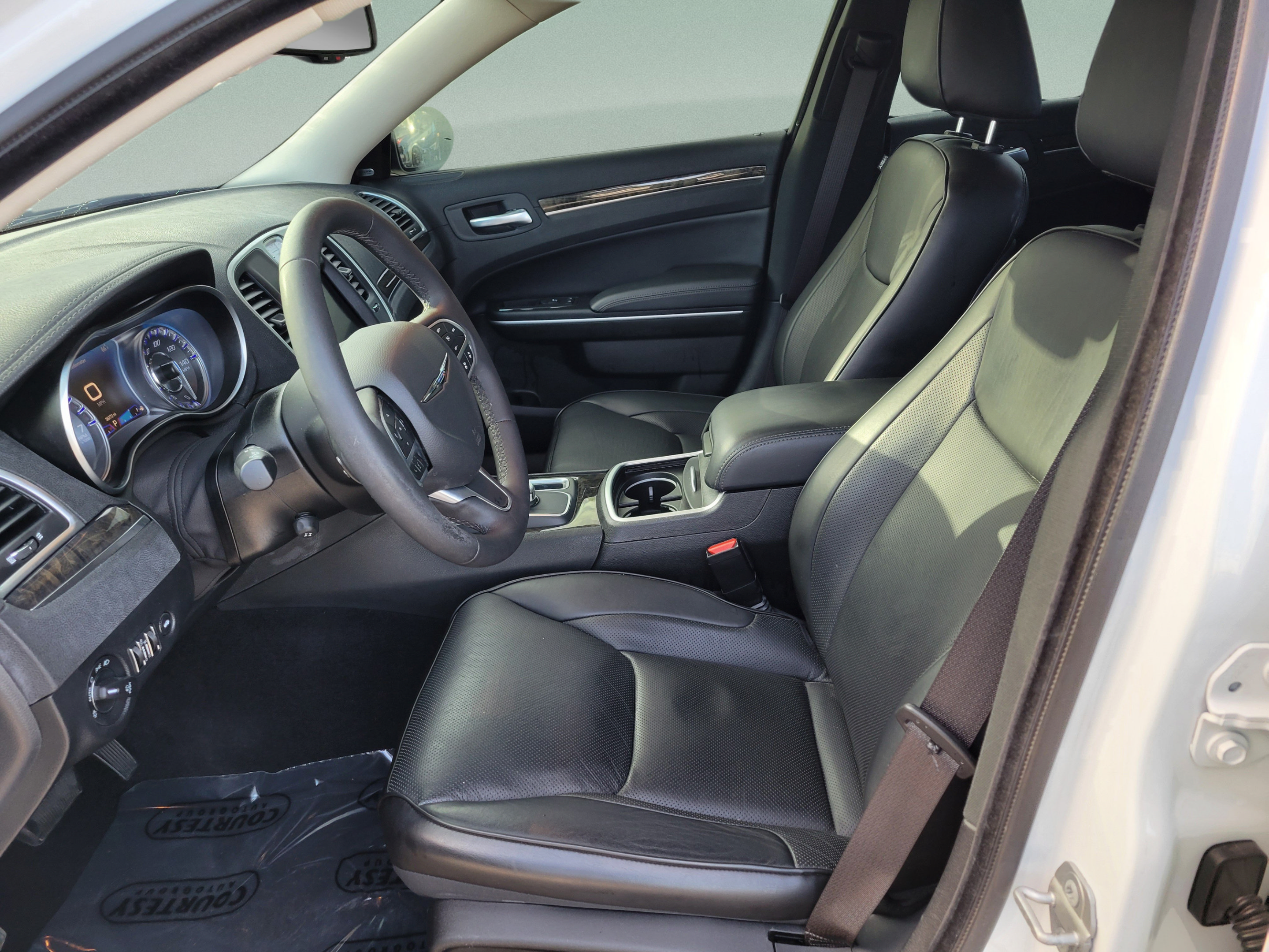 Used 2023 Chrysler 300 Touring L w/ Popular Equipment Group RWD image 18